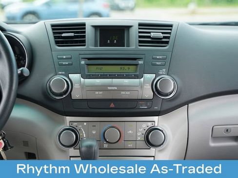 Used 2012 Toyota Highlander SE FWD image 26