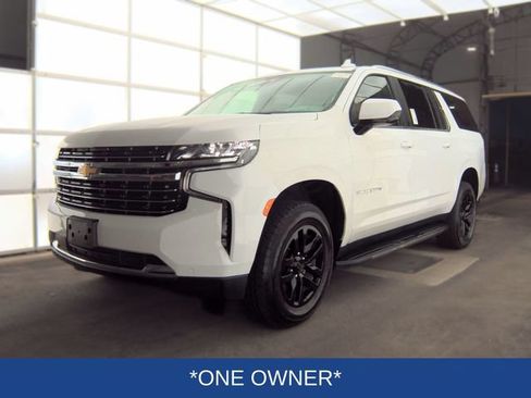 Used 2024 Chevrolet Suburban LT RWD image 2