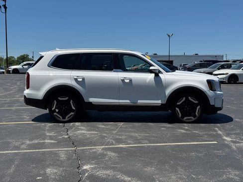 Used 2023 Kia Telluride S w/ S Sunroof Package AWD/4WD image 3