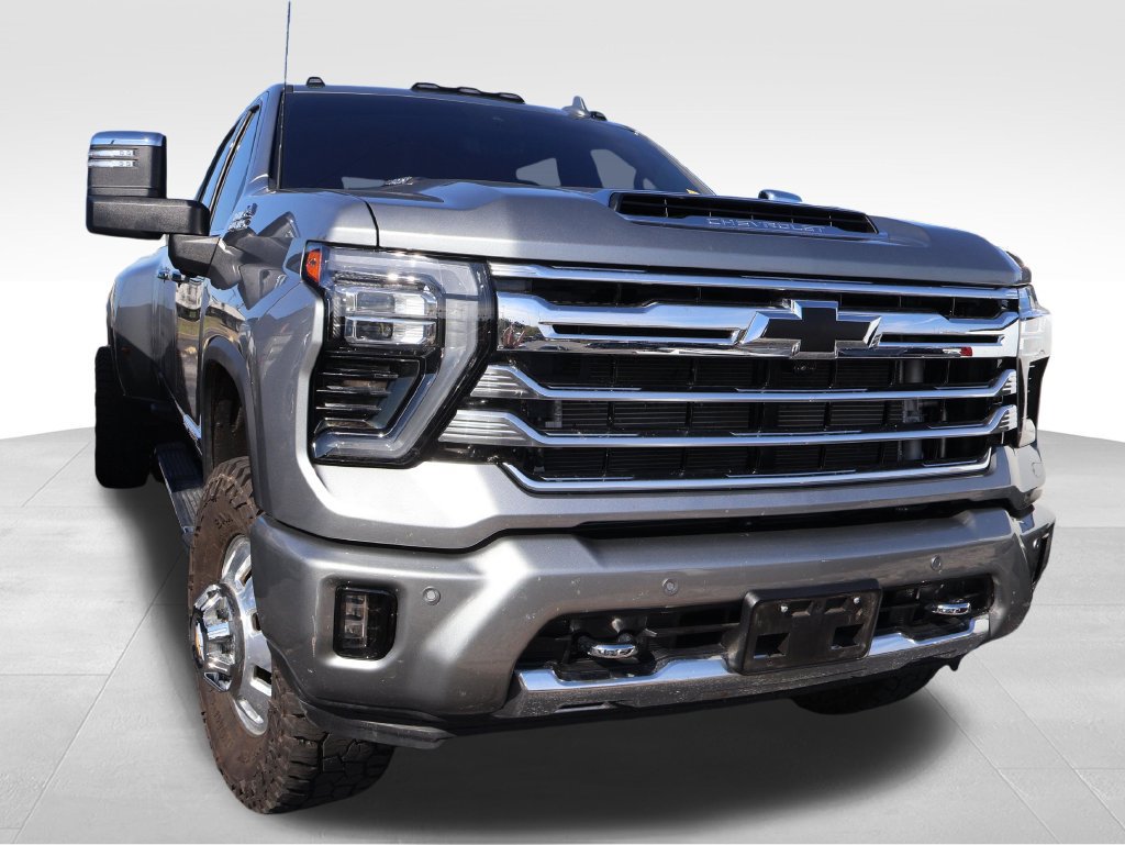 Used 2025 Chevrolet Silverado 3500 High Country w/ High Country Premium Package AWD/4WD image 6