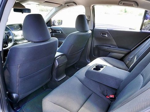 Used 2017 Honda Accord LX image 17