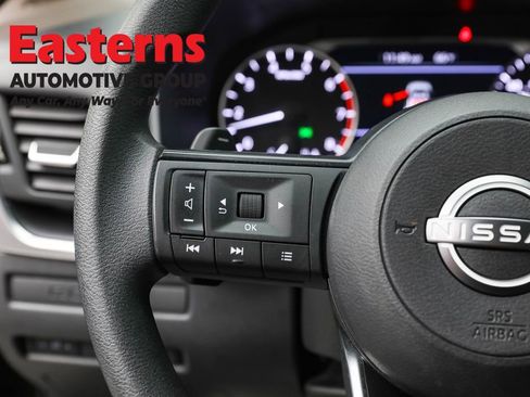 Used 2023 Nissan Rogue S image 15