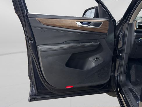 Used 2025 Volkswagen Atlas SE image 15