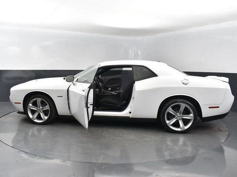Used 2018 Dodge Challenger R/T image 24