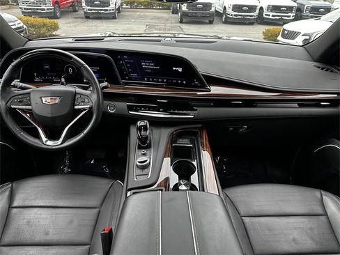 Used 2023 Cadillac Escalade Premium Luxury image 15