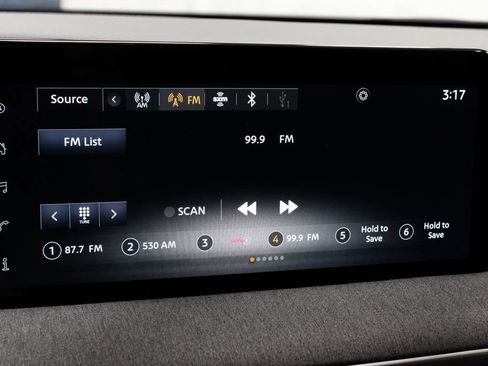 Certified 2025 Nissan Kicks SV AWD/4WD image 3