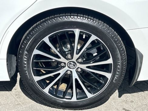 Used 2019 Toyota Camry image 25