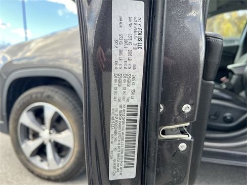 Used 2019 Jeep Cherokee Limited image 26