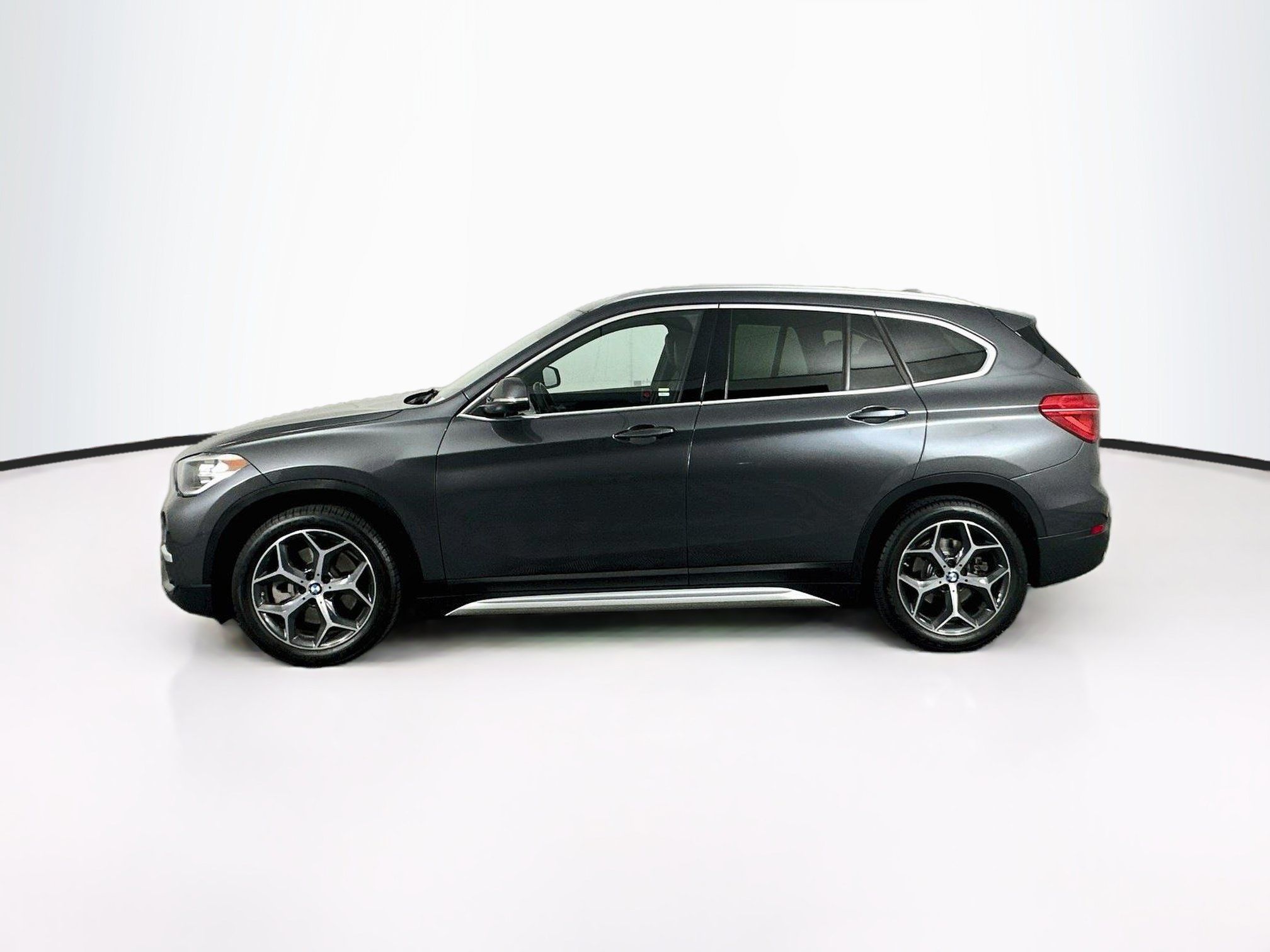 Used 2019 BMW X1 xDrive28i w/ Convenience Package AWD/4WD image 4