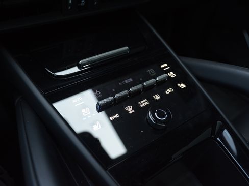 Certified 2025 Porsche Cayenne GTS AWD/4WD image 23