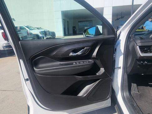 Used 2024 GMC Terrain SLE image 17
