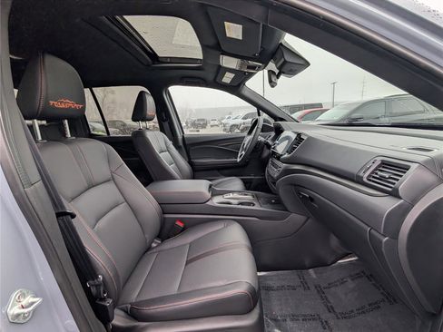 Used 2025 Honda Ridgeline TrailSport image 10