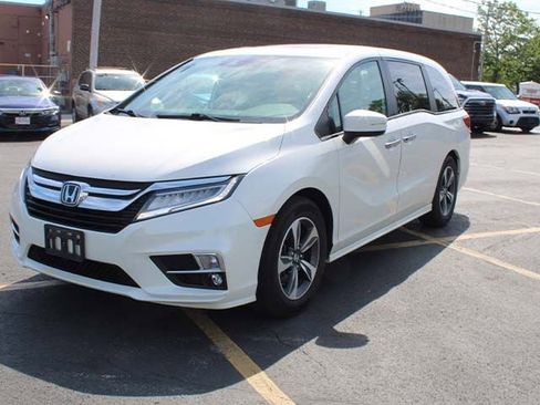 Used 2019 Honda Odyssey Touring image 2