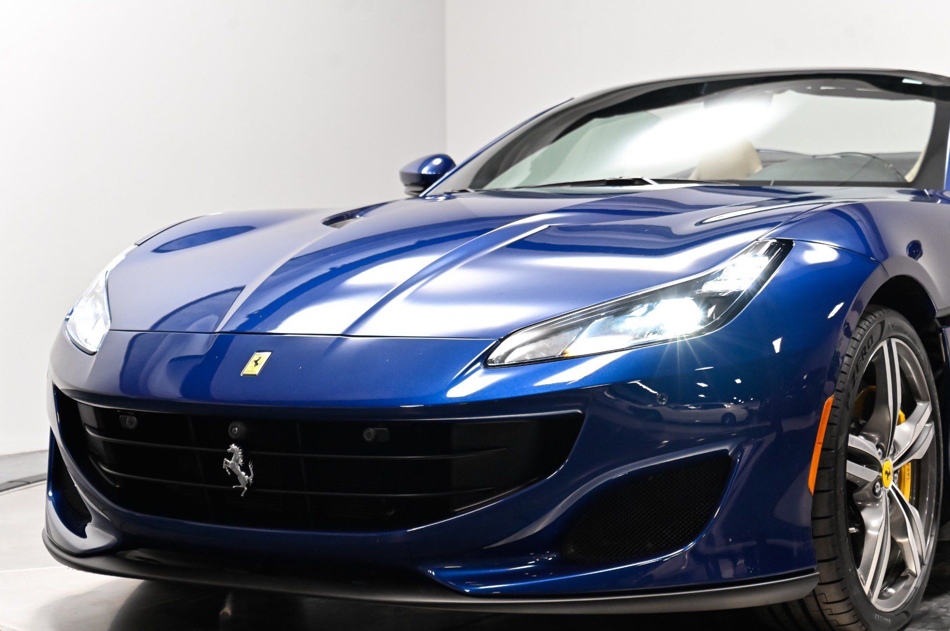 Used 2019 Ferrari Portofino RWD image 55
