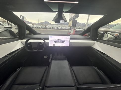 Used 2024 Tesla Cybertruck AWD Crew Cab image 14