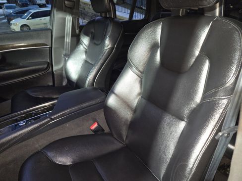 Used 2018 Volvo XC90 T6 Momentum w/ Convenience Package image 35