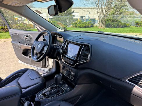 Used 2019 Jeep Cherokee Limited image 21