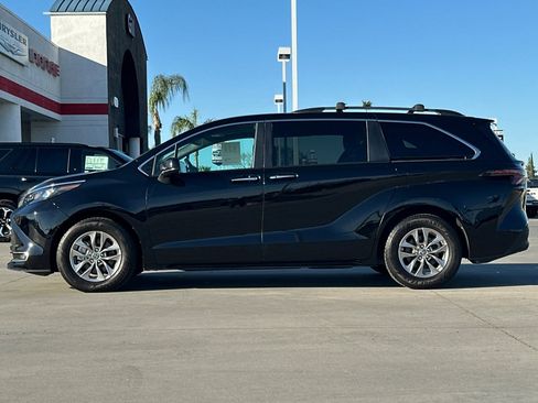 Used 2024 Toyota Sienna XLE image 3