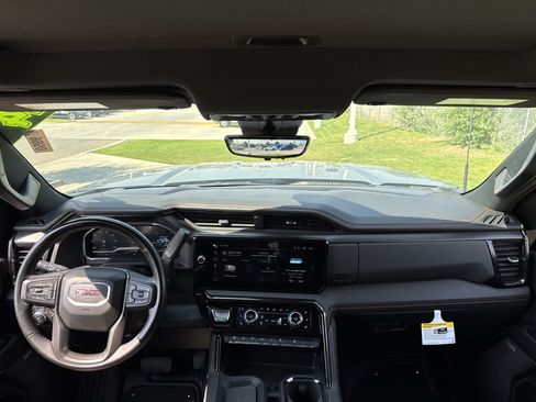 Used 2024 GMC Sierra 2500 AT4 w/ AT4 Premium Plus Package AWD/4WD image 19
