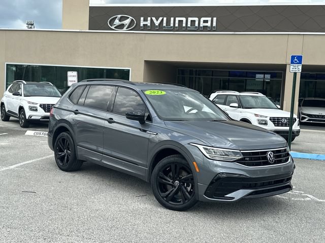 Used 2023 Volkswagen Tiguan SE R-Line FWD image 1