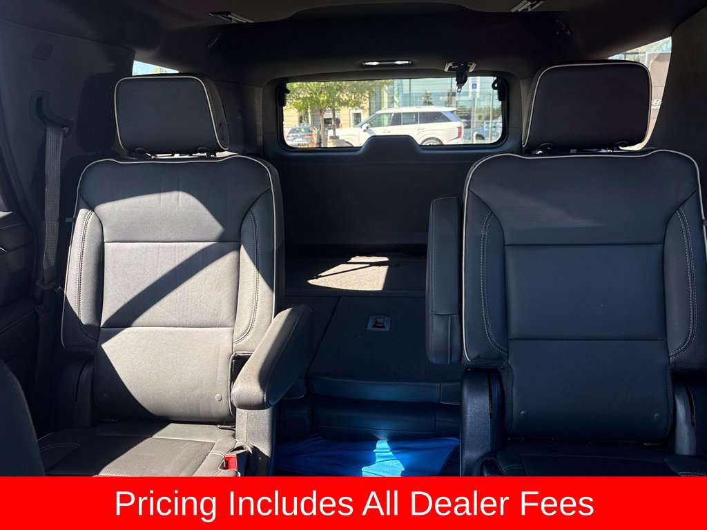 Used 2023 GMC Yukon SLT AWD/4WD image 7