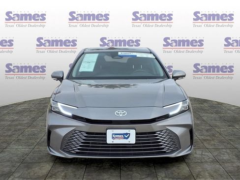 Used 2025 Toyota Camry XLE FWD image 2