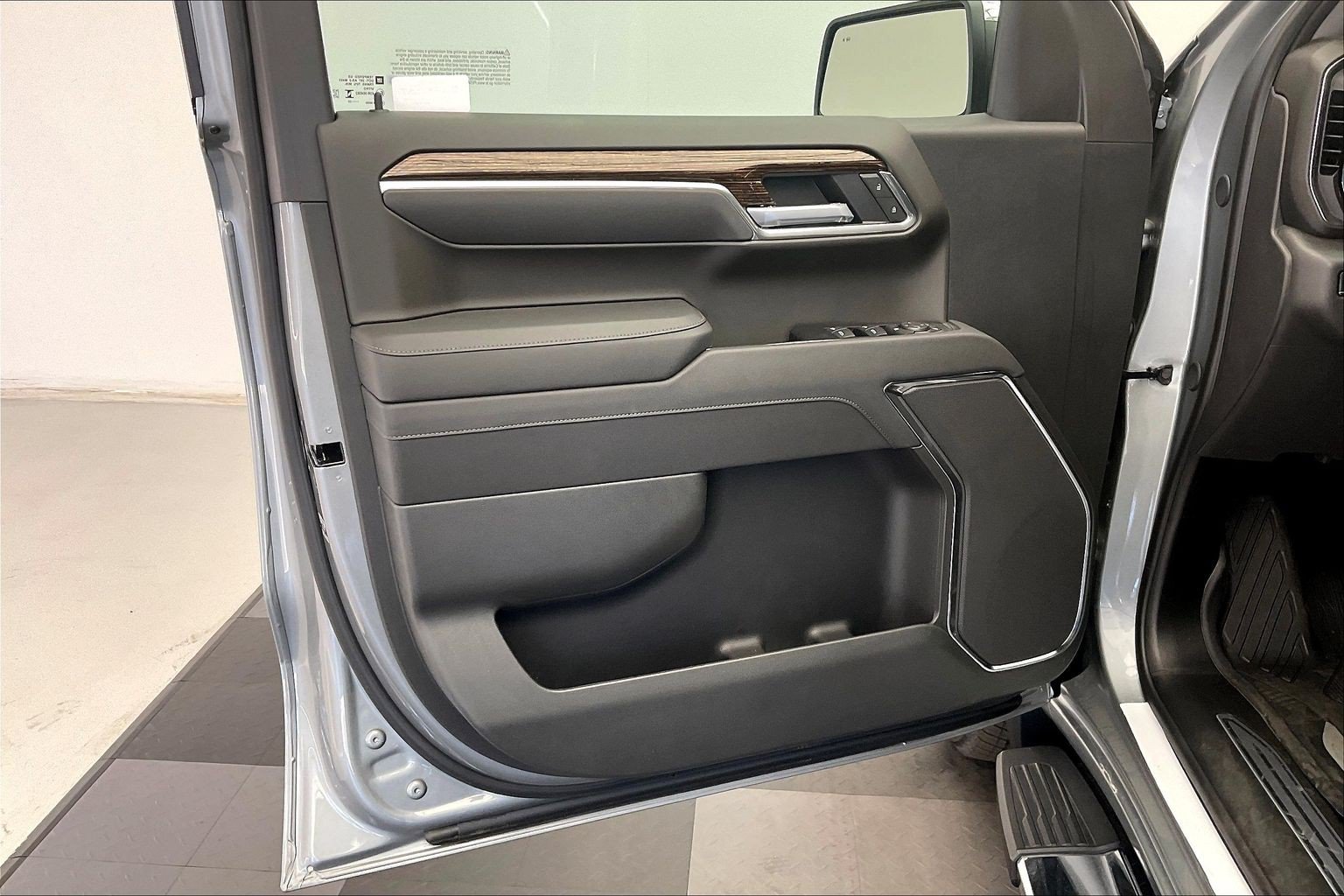 New 2026 GMC Sierra 1500 SLE w/ Preferred Package AWD/4WD image 12