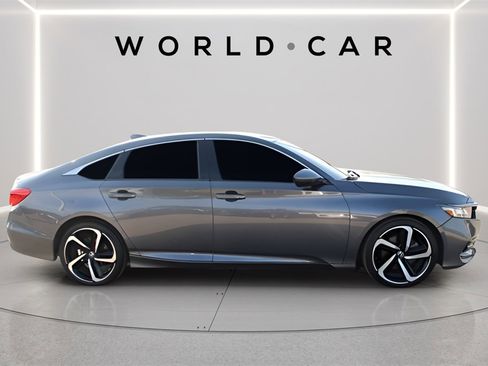 Used 2018 Honda Accord Sport image 5