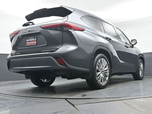 Used 2023 Toyota Highlander Platinum image 42