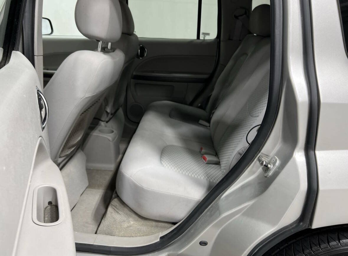 Used 2008 Chevrolet HHR LS FWD image 7