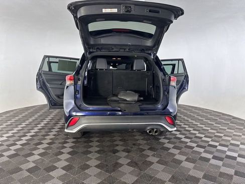 Used 2021 Toyota Highlander XSE image 19