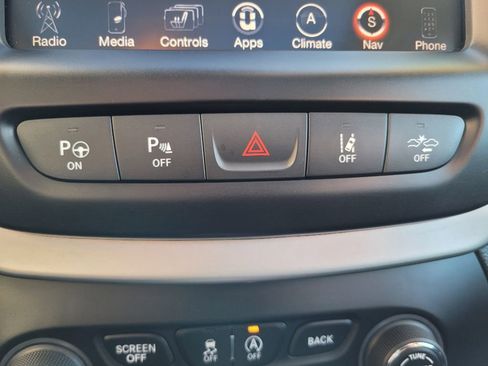 Used 2016 Jeep Cherokee Overland w/ Technology Group image 36