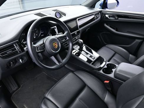 Certified 2022 Porsche Macan AWD/4WD image 4