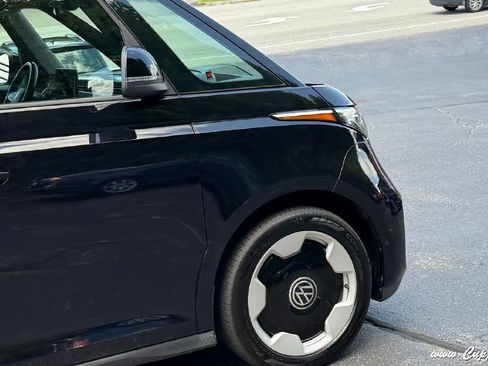 Used 2025 Volkswagen ID. Buzz Pro S RWD image 31