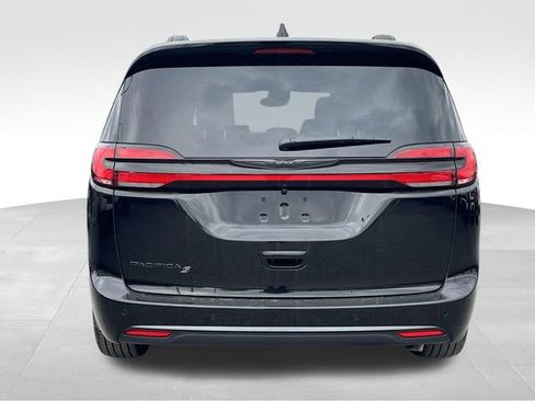 New 2026 Chrysler Pacifica Select image 6
