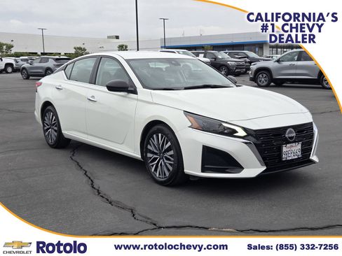 Used 2025 Nissan Altima 2.5 SV image 1