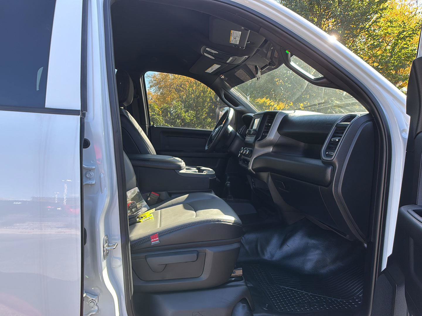 Used 2024 RAM 3500 Tradesman w/ Chrome Appearance Group AWD/4WD image 10