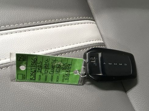 Used 2025 Toyota Camry SE image 18