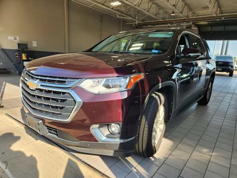 Used 2018 Chevrolet Traverse LT FWD image 3