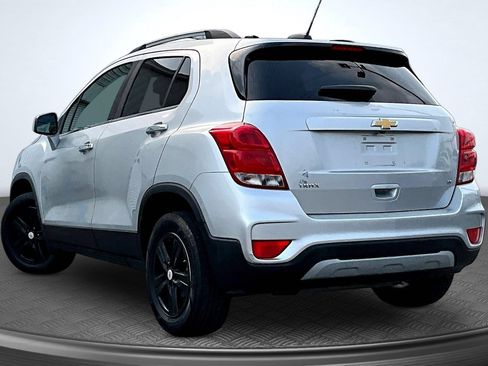 Used 2018 Chevrolet Trax LT w/ LT Convenience Package FWD image 3