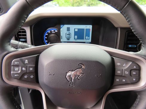 Used 2024 Ford Bronco Wildtrak AWD/4WD image 18