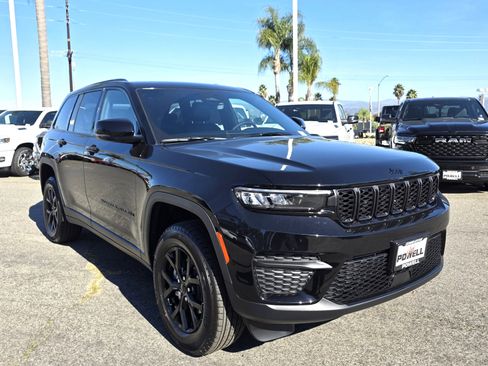 New 2025 Jeep Grand Cherokee Altitude image 6