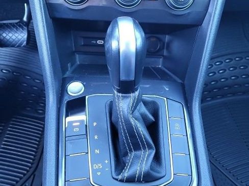 Used 2021 Volkswagen Tiguan SE image 5