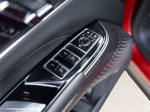 Used 2024 Cadillac Lyriq Sport image 29