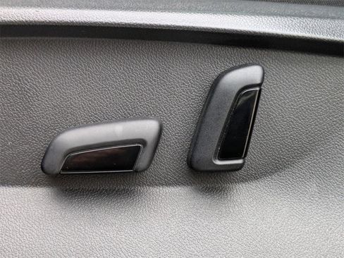 Used 2023 Volkswagen Tiguan SE R-Line image 27