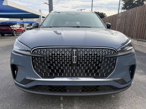 New 2026 Lincoln Aviator 2WD image 3