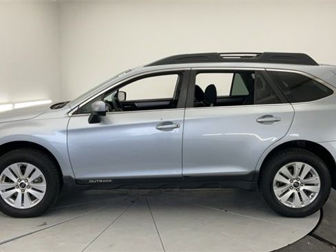 Used 2017 Subaru Outback 2.5i Premium image 9