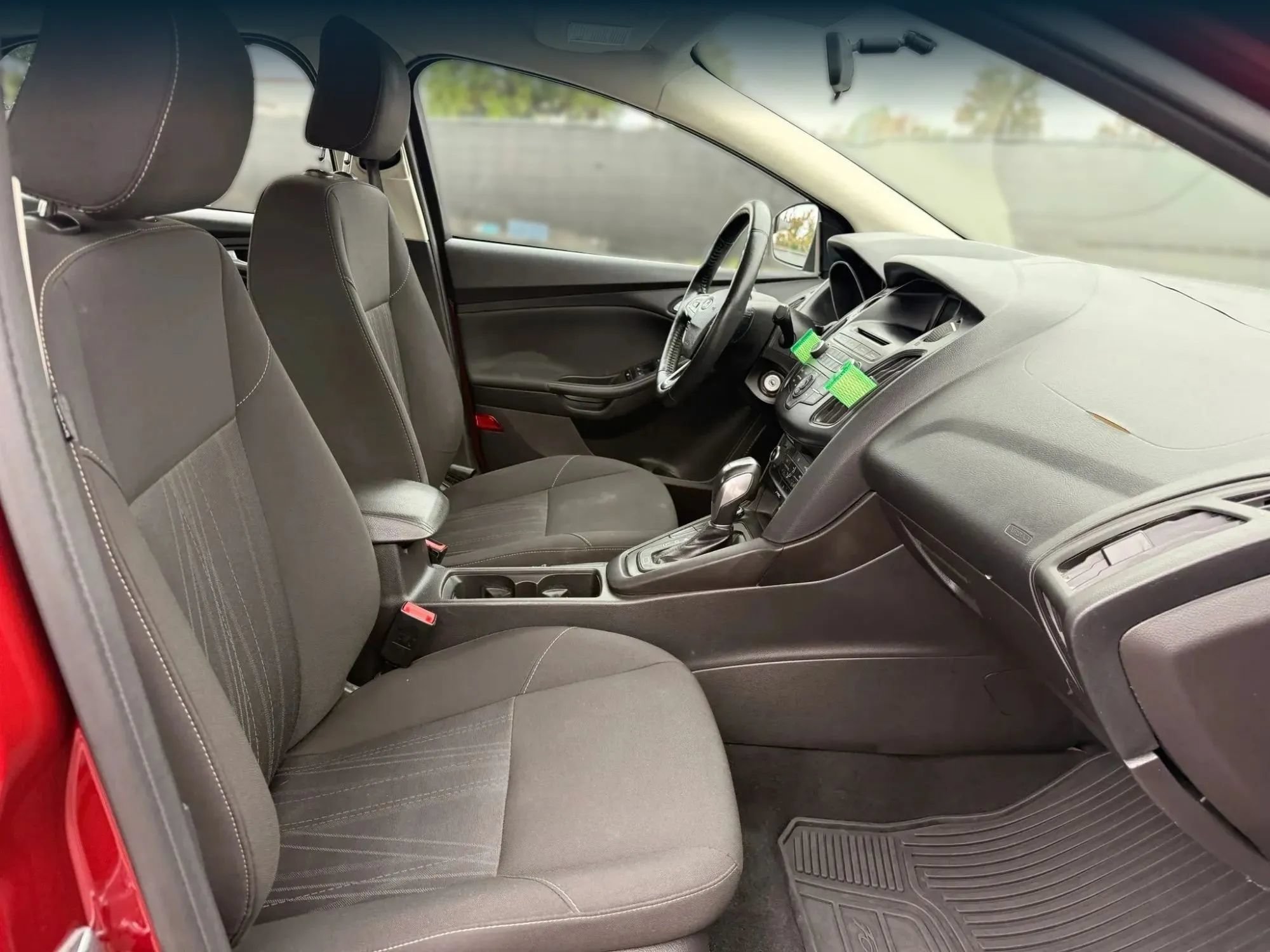 Used 2015 Ford Focus SE w/ SE Cold Weather Package FWD image 18