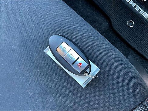 Used 2024 Nissan Frontier Pro-X image 11