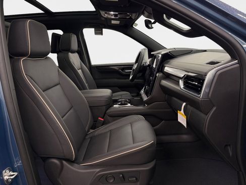 New 2026 GMC Yukon XL Elevation w/ Elevation Premium Package AWD/4WD image 13